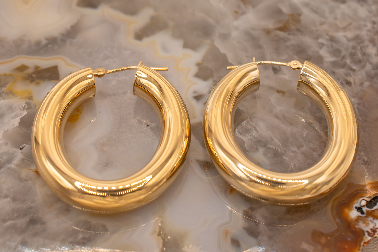 Vintage Estate 14K Yellow Gold Thick Oval Latch back Hoop Earrings 1 inch Drop
