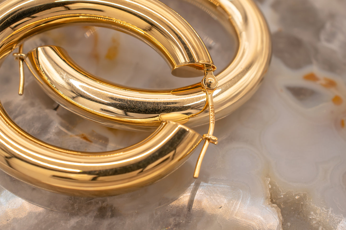 Vintage Estate 14K Yellow Gold Thick Oval Latch back Hoop Earrings 1 inch Drop
