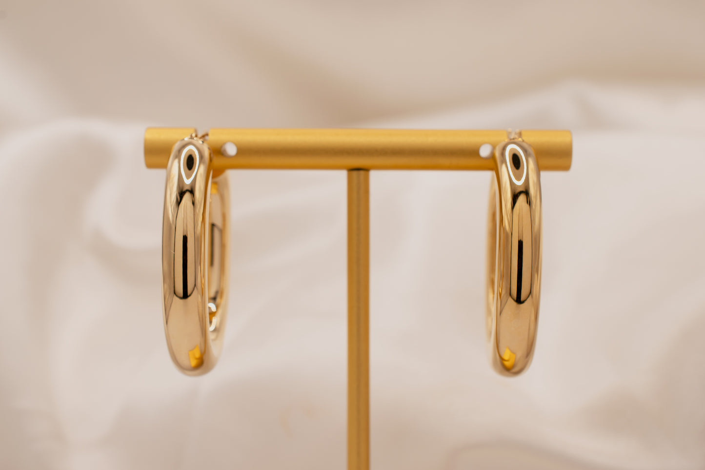 Vintage Estate 14K Yellow Gold Thick Oval Latch back Hoop Earrings 1 inch Drop