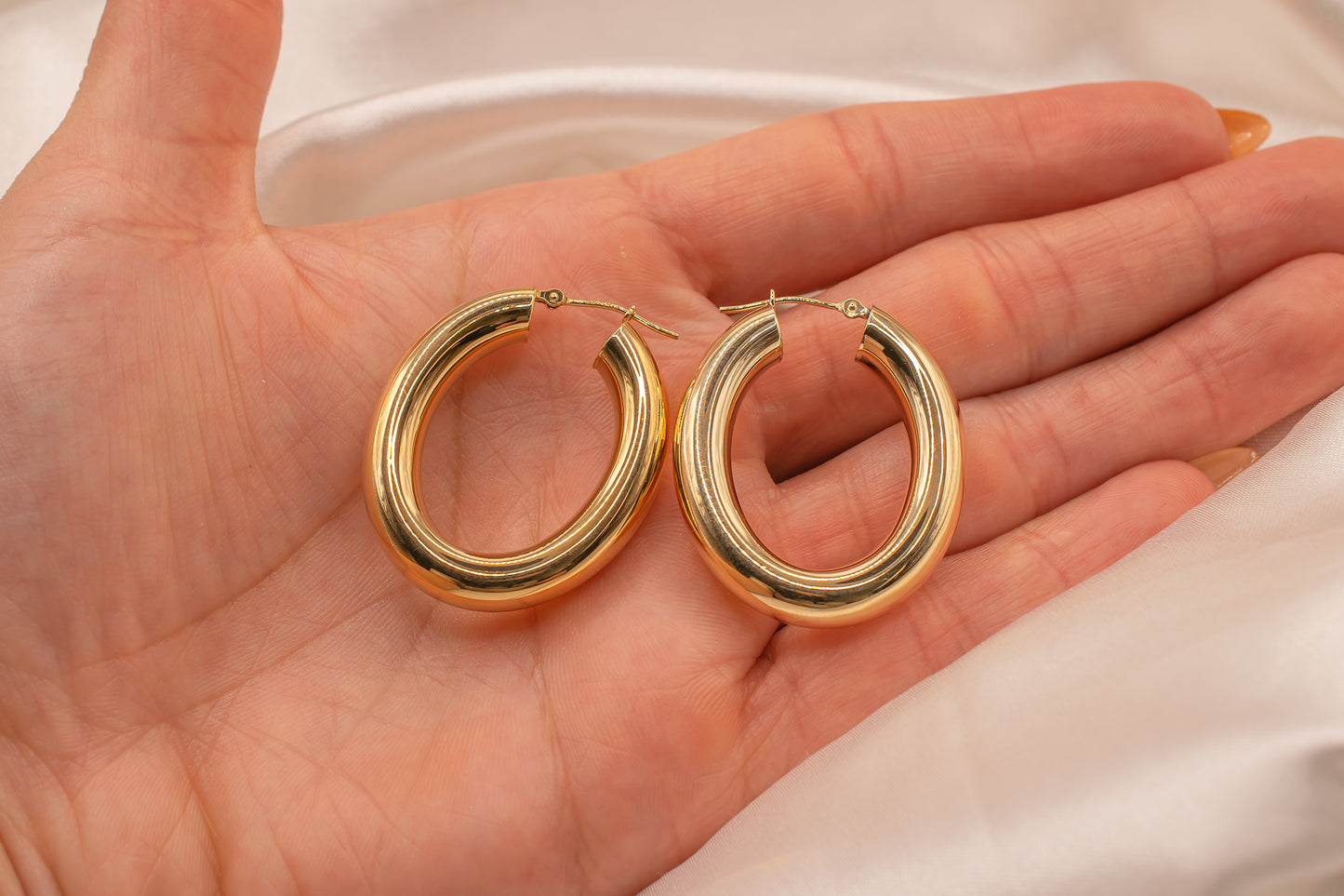 Vintage Estate 14K Yellow Gold Thick Oval Latch back Hoop Earrings 1 inch Drop