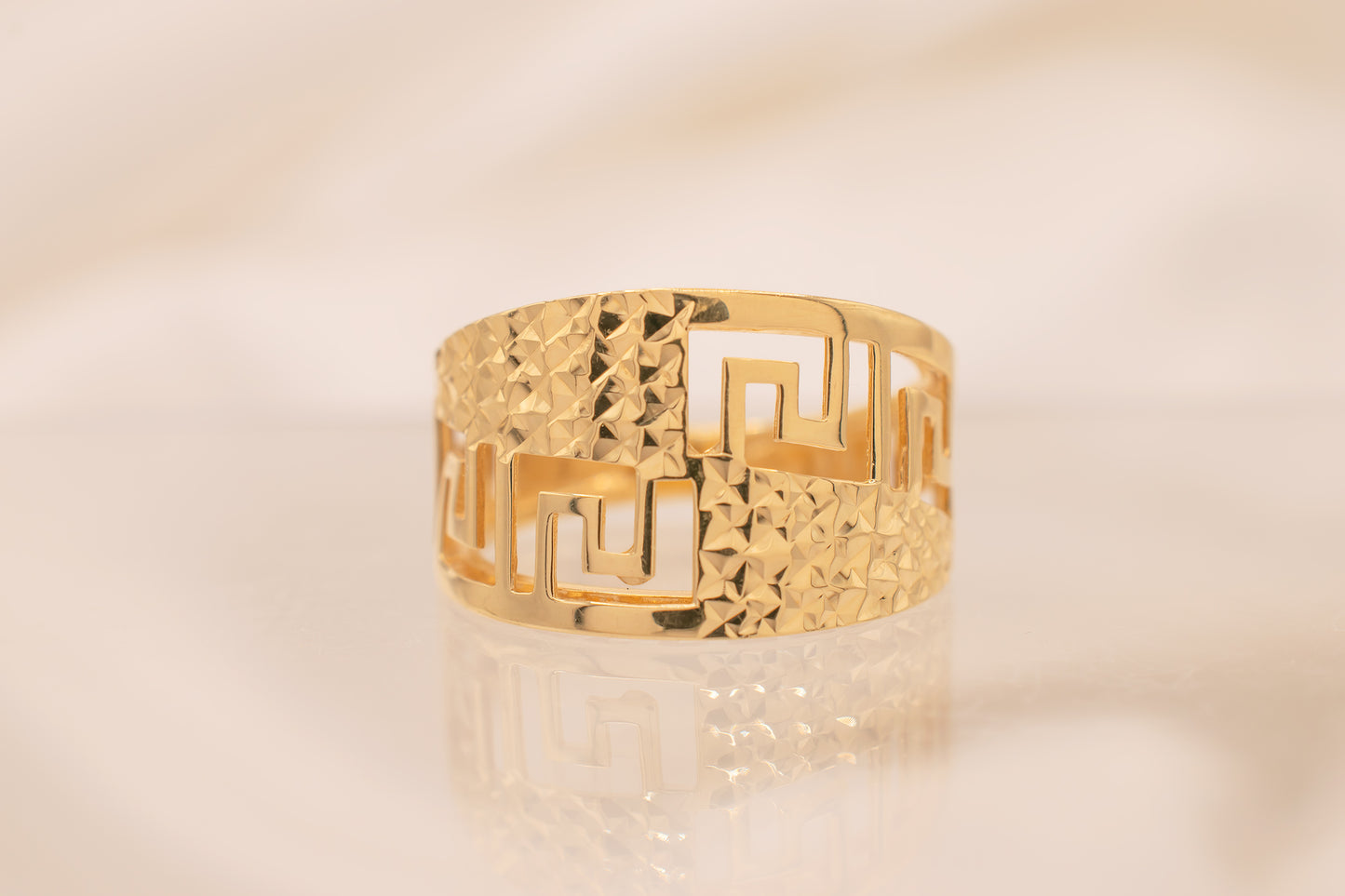 Vintage Estate 18K Yellow Gold Greek Design With Diamond Cut Detail Statement Ring Size 6