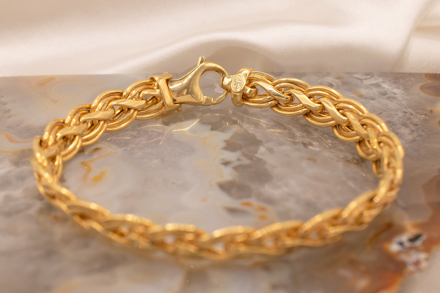 Vintage Estate 14K Yellow Gold Italian Braided Bracelet With Large Lobster Clasp 8mm 7 Inches