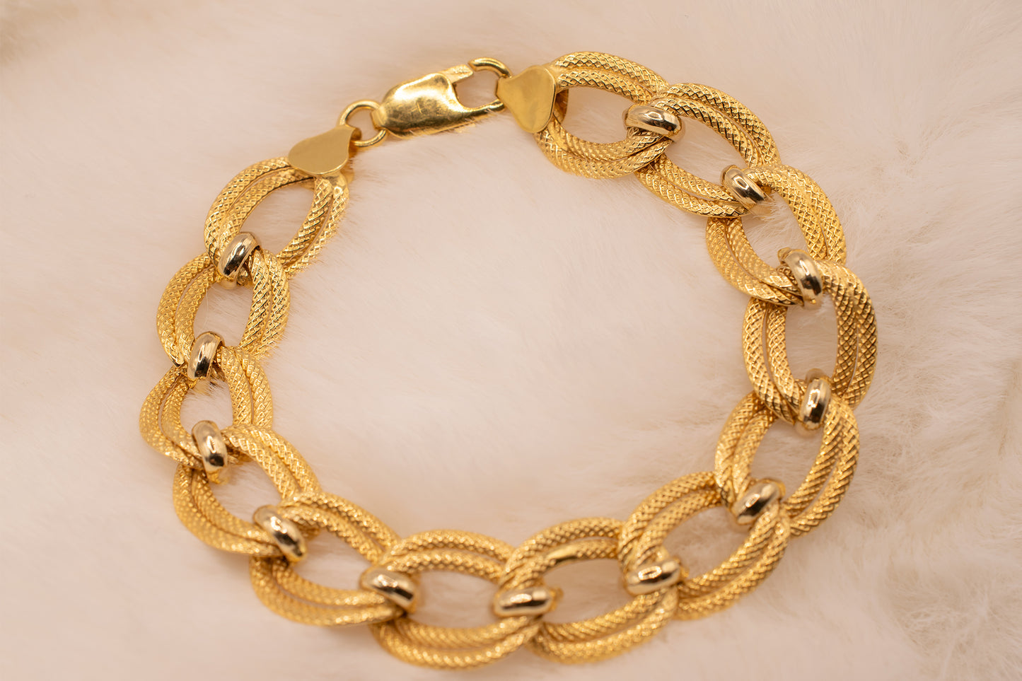 Vintage 18K Yellow Gold Lattice Cut Design Oval Link Bracelet 7 Inches