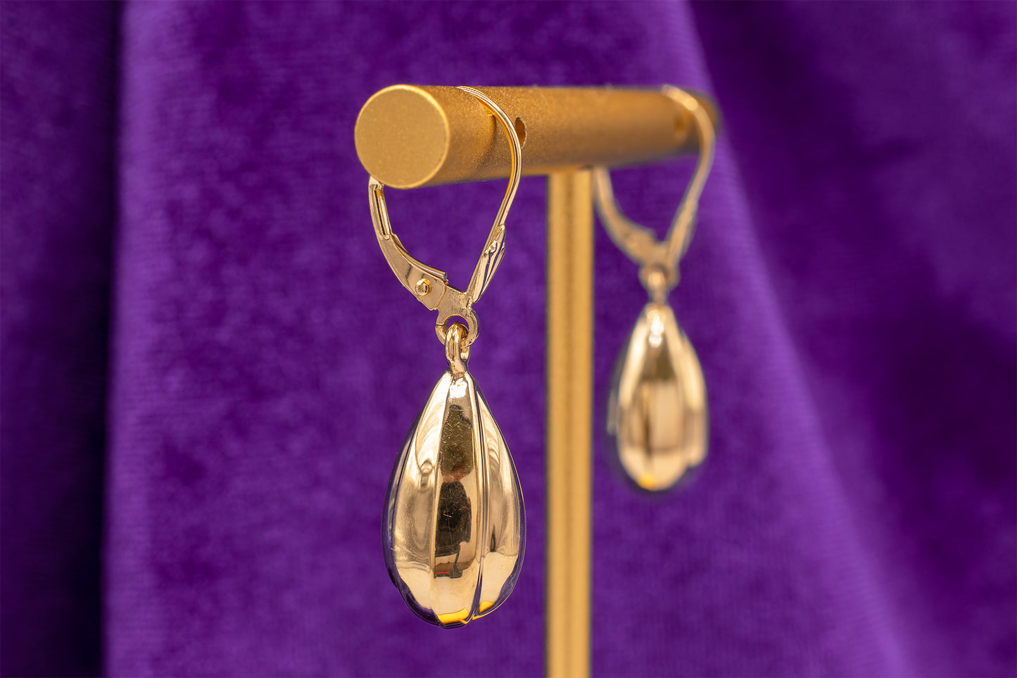 Vintage 14KT Yellow Gold Lever Back Egg Shape Drop Earring 1.3 Inches