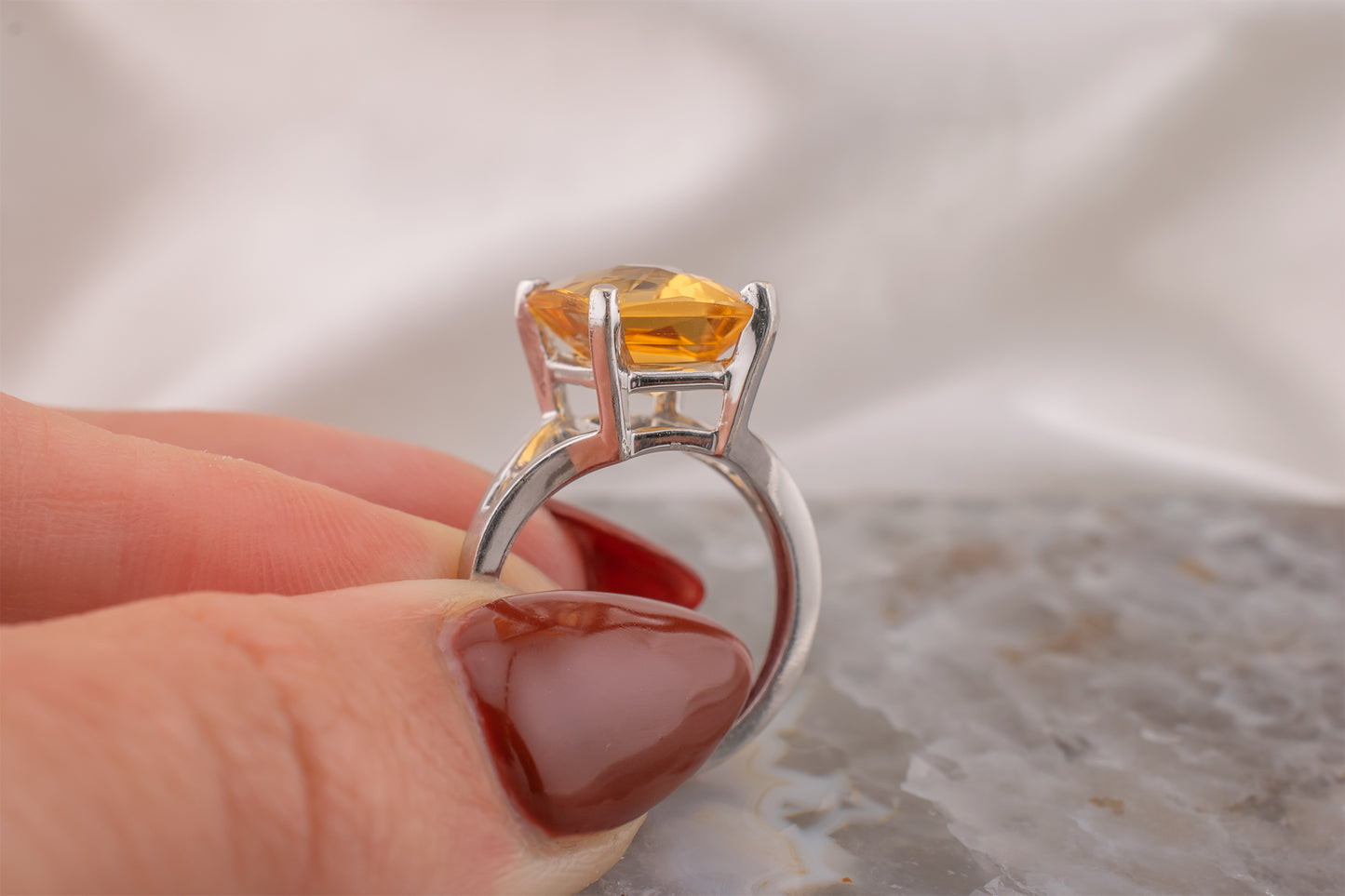 Vintage 14kt white gold 4.69ct Rectangular Checkered Cut Citrine Quartz Ring Size 5.25
