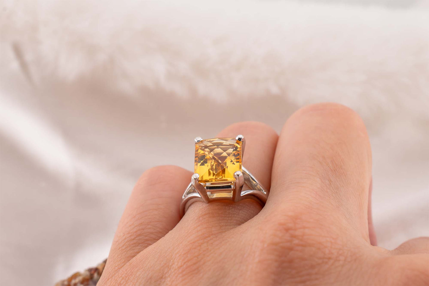 Vintage 14kt white gold 4.69ct Rectangular Checkered Cut Citrine Quartz Ring Size 5.25