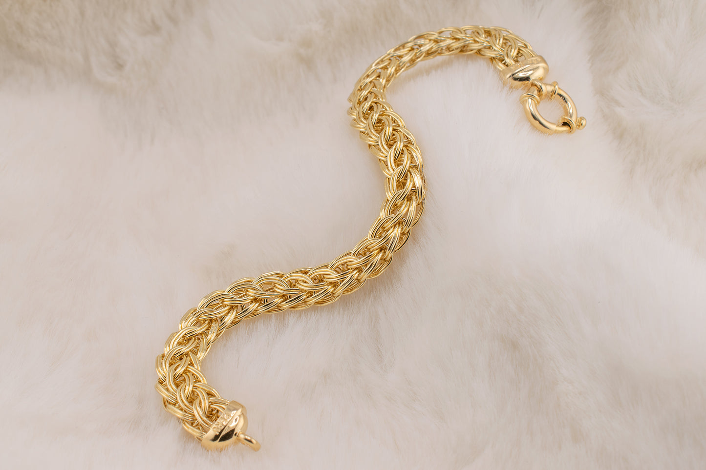Circa 2000's Vintage Estate 14 Karat Yellow Gold Woven Interlocking Link Bracelet With Large Lobster Clasp 8.6mm 7 Inches