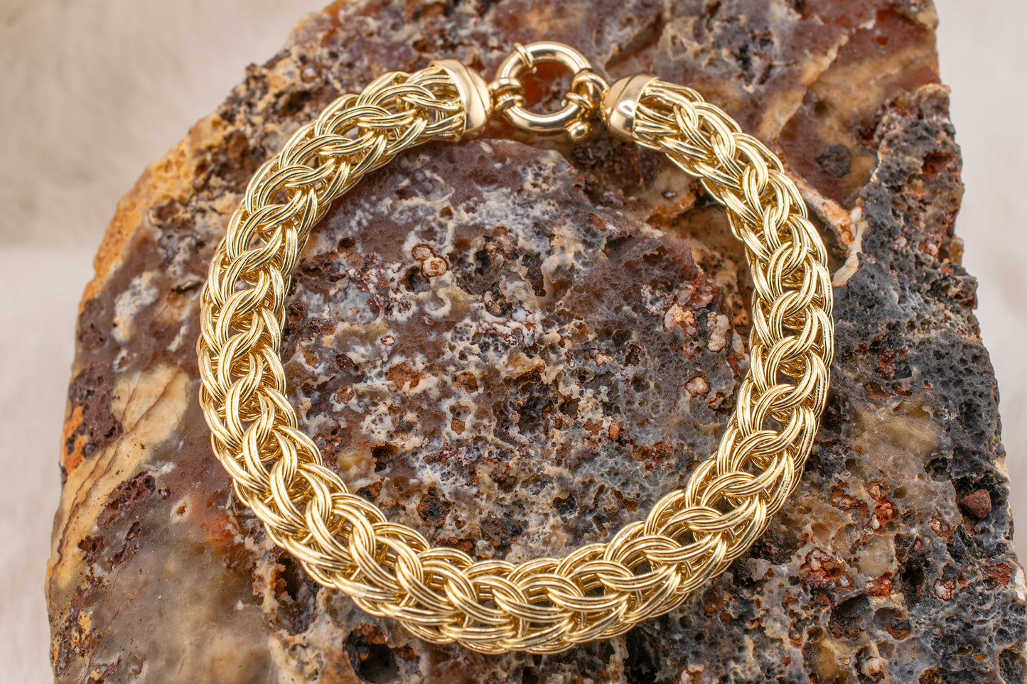 Circa 2000's Vintage Estate 14 Karat Yellow Gold Woven Interlocking Link Bracelet With Large Lobster Clasp 8.6mm 7 Inches