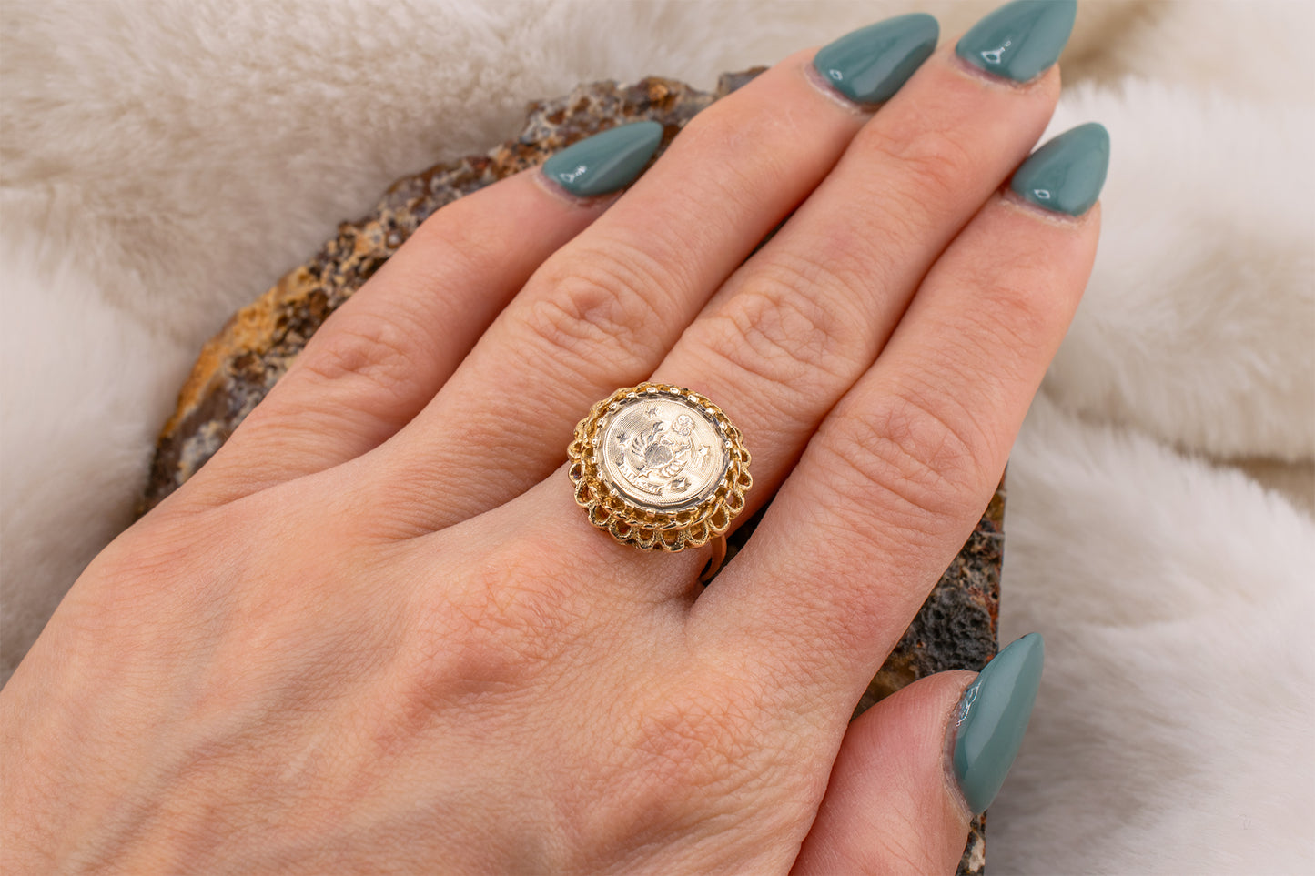 Circa 1980s Vintage 14 Karat Yellow Gold Astrological Cancer Zodiac Signet Sign Ring Size 7