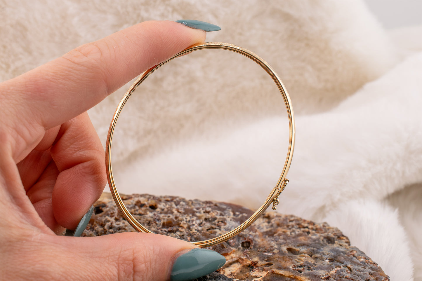 Circa 2000-2005 Vintage 10 Karat Yellow Gold Palm Leaf Design and Diamond Cut Detail Bangle Bracelet Approx. 7.75 Inches 6.2mm Wide