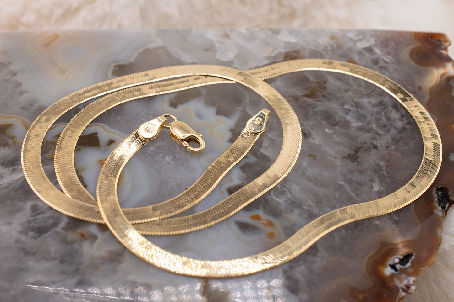 Unisex Vintage Estate 10 Karat Yellow Gold 3.8mm Herringbone Chain 18 Inches