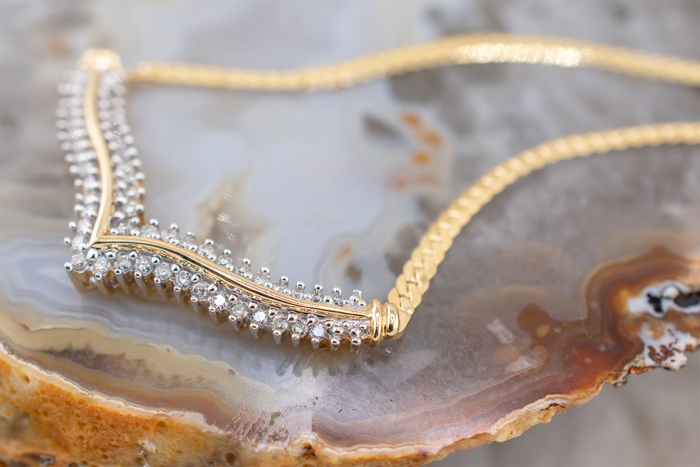 Circa 1980s Vintage 14 Karat Yellow Gold 0.47 Carats Natural Round Brilliant Diamond V Flat Link Necklace 17.5 Inches