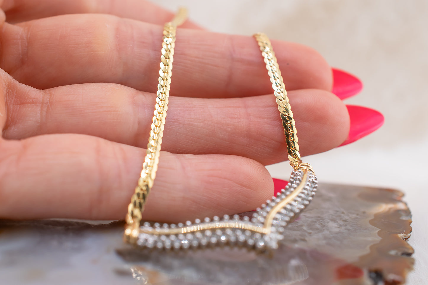 Circa 1980s Vintage 14 Karat Yellow Gold 0.47 Carats Natural Round Brilliant Diamond V Flat Link Necklace 17.5 Inches
