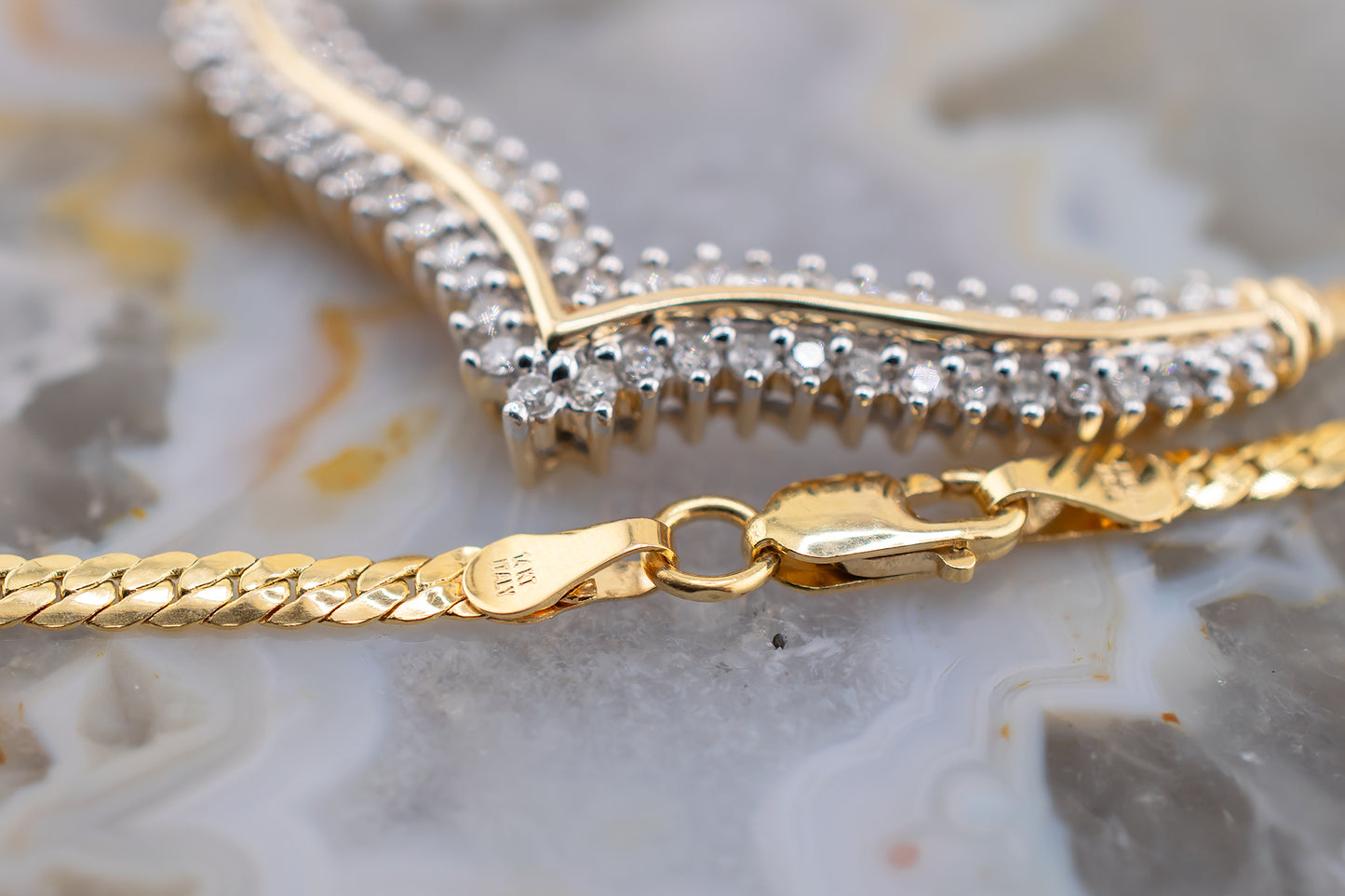 Circa 1980s Vintage 14 Karat Yellow Gold 0.47 Carats Natural Round Brilliant Diamond V Flat Link Necklace 17.5 Inches