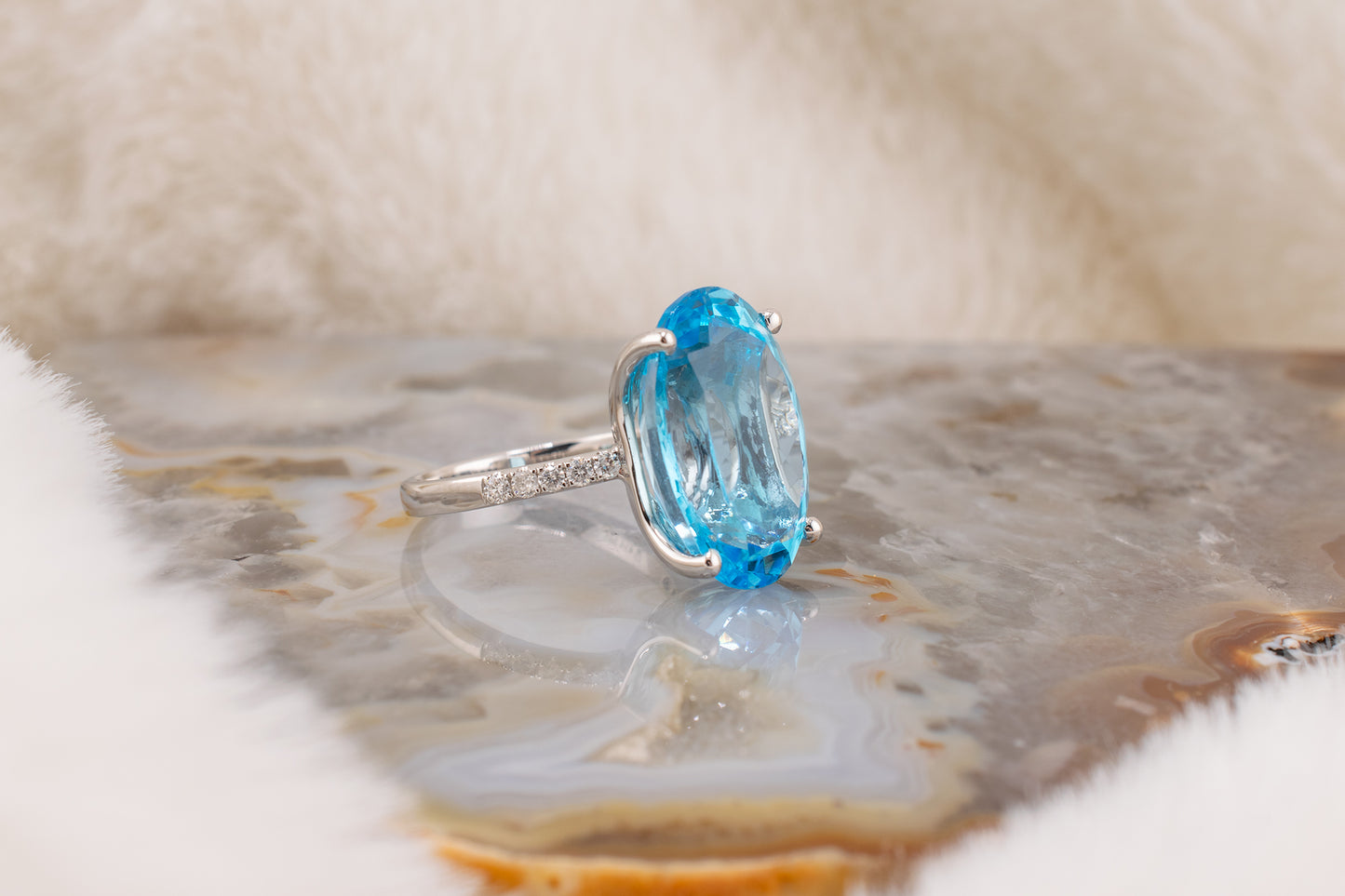 14 Karat White Gold 13.10 Carat Oval Swiss Blue Topaz And Natural Round Brilliant Cut Diamond Statement Ring Size 6