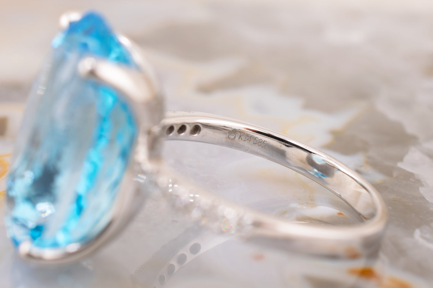 14 Karat White Gold 13.10 Carat Oval Swiss Blue Topaz And Natural Round Brilliant Cut Diamond Statement Ring Size 6