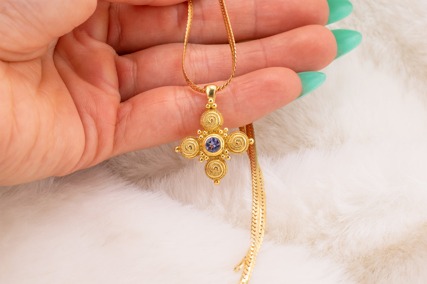 Estate Vintage 18k Yellow Gold Tanzanite Scroll Design Pendant