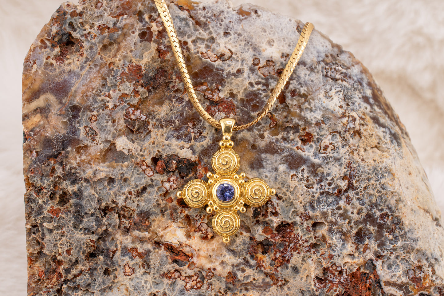 Estate Vintage 18k Yellow Gold Tanzanite Scroll Design Pendant