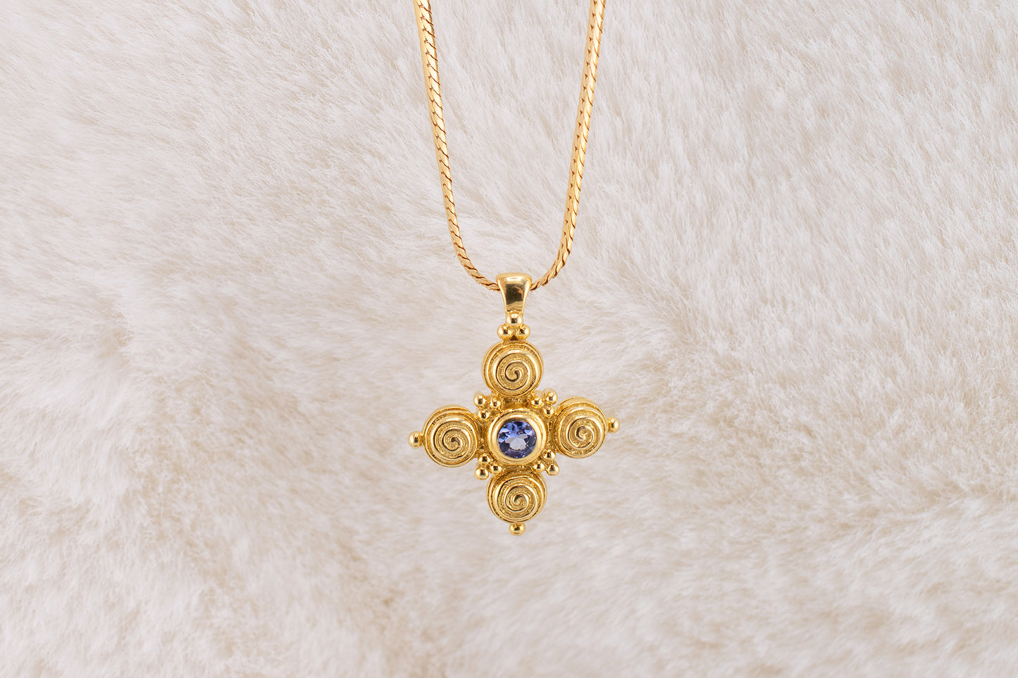 Estate Vintage 18k Yellow Gold Tanzanite Scroll Design Pendant