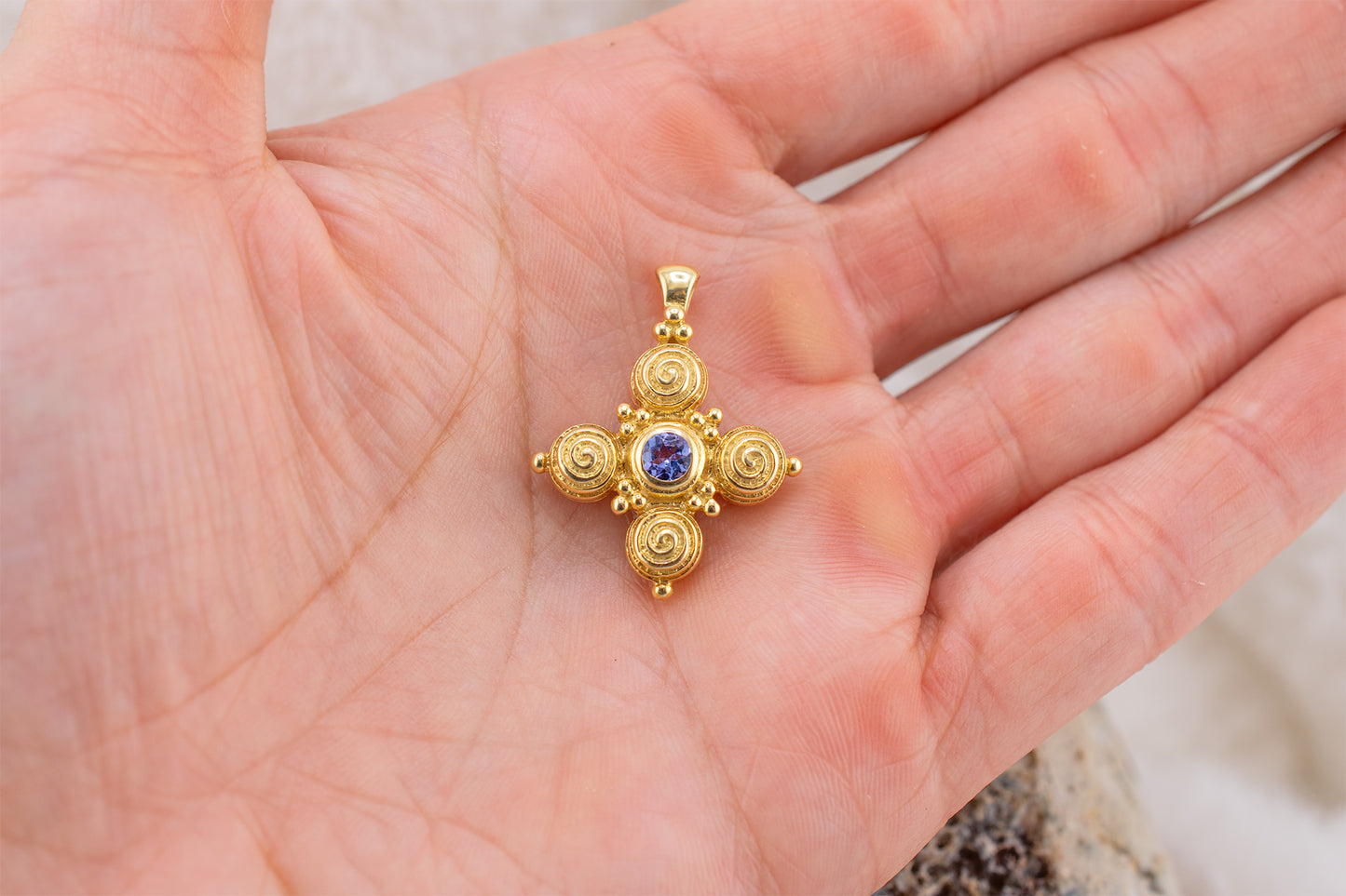Estate Vintage 18k Yellow Gold Tanzanite Scroll Design Pendant