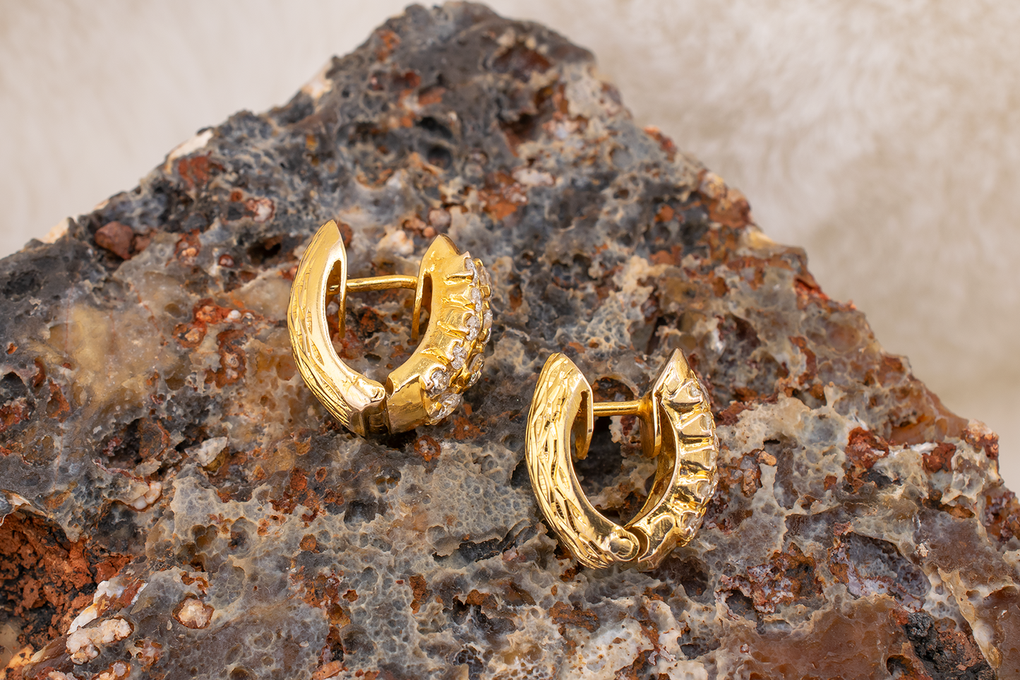 Vintage 1980s Custom-Made 14 Karat Yellow Gold Diamond Huggie Earrings Natural Round Brilliant Cut Diamonds, 0.96 Carat