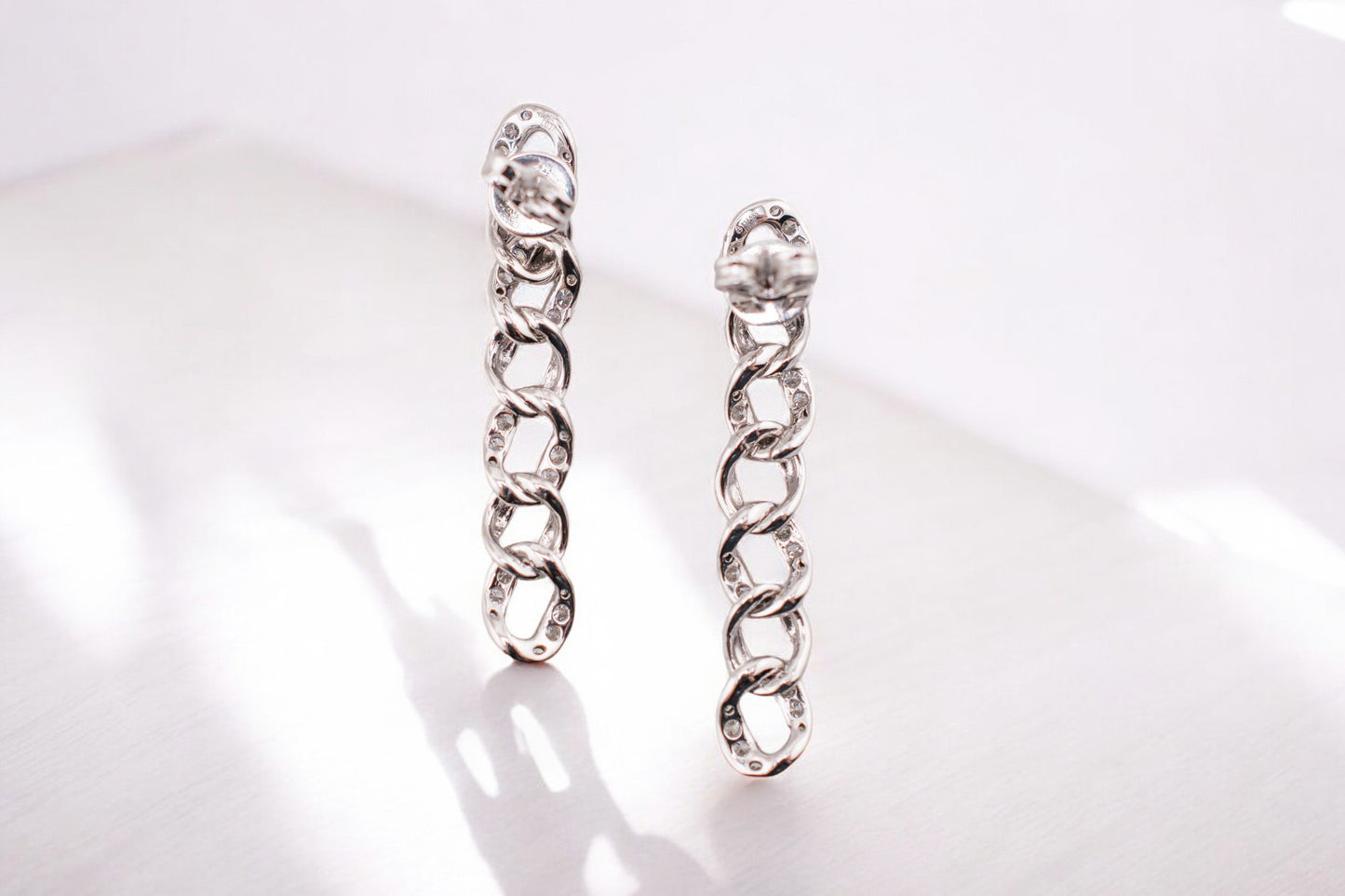 Minimalist 14 Karat White Gold Curb Chain 0.34 Carats Diamond Dangle Drop Statement Earring