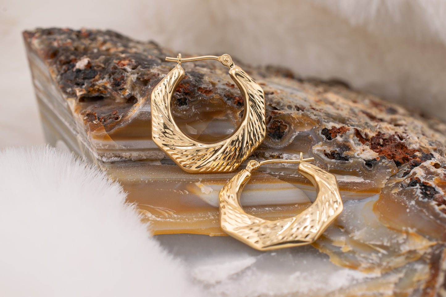 Vintage Minimalist 14 Karat Yellow Gold Diamond Cut Octagonal Gold Hoop Earrings 21 mm