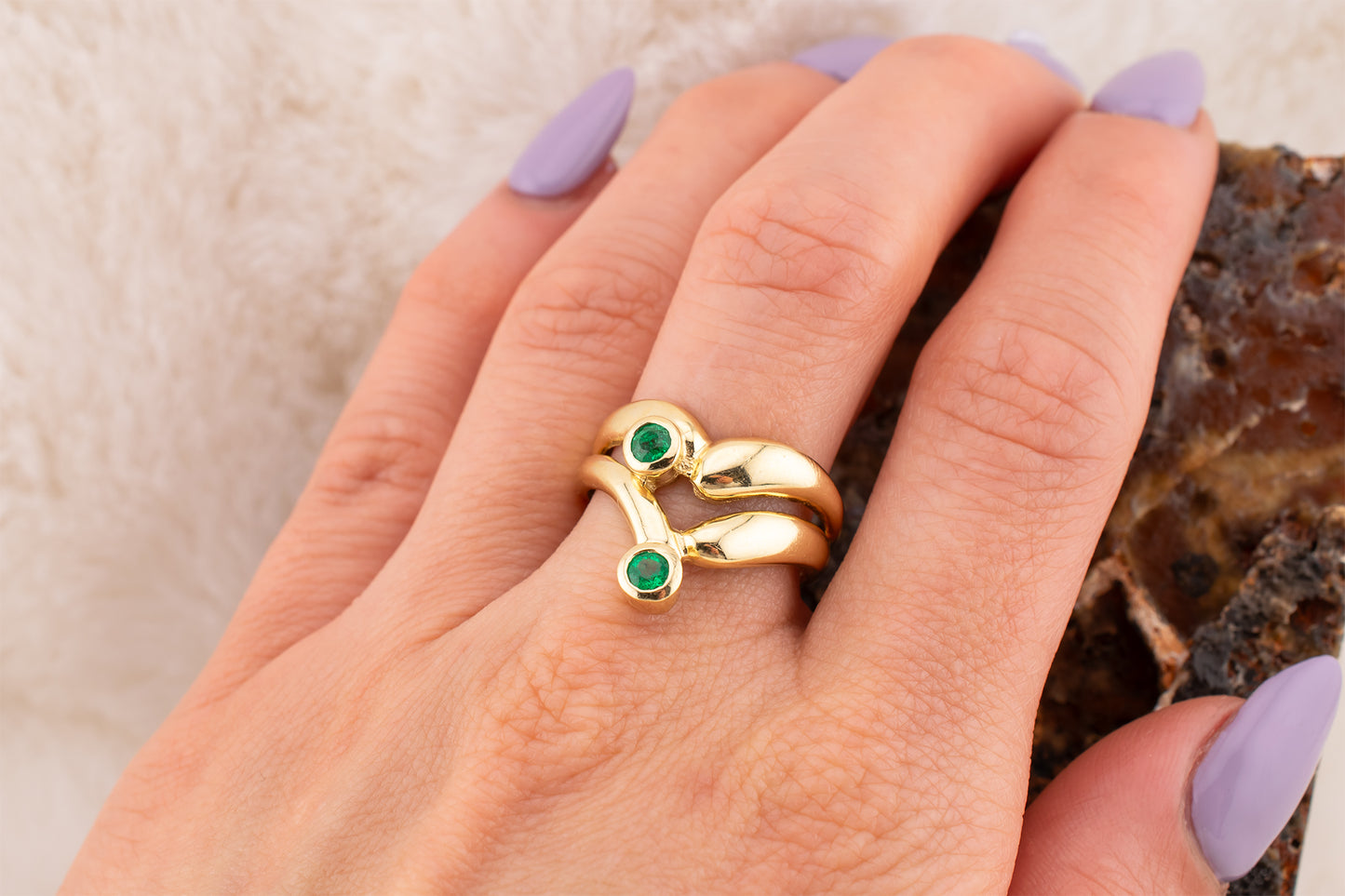 Vintage 14 Karat Yellow Gold 0.24 CTW Round Natural Emerald Abstract Ring Size 7.75
