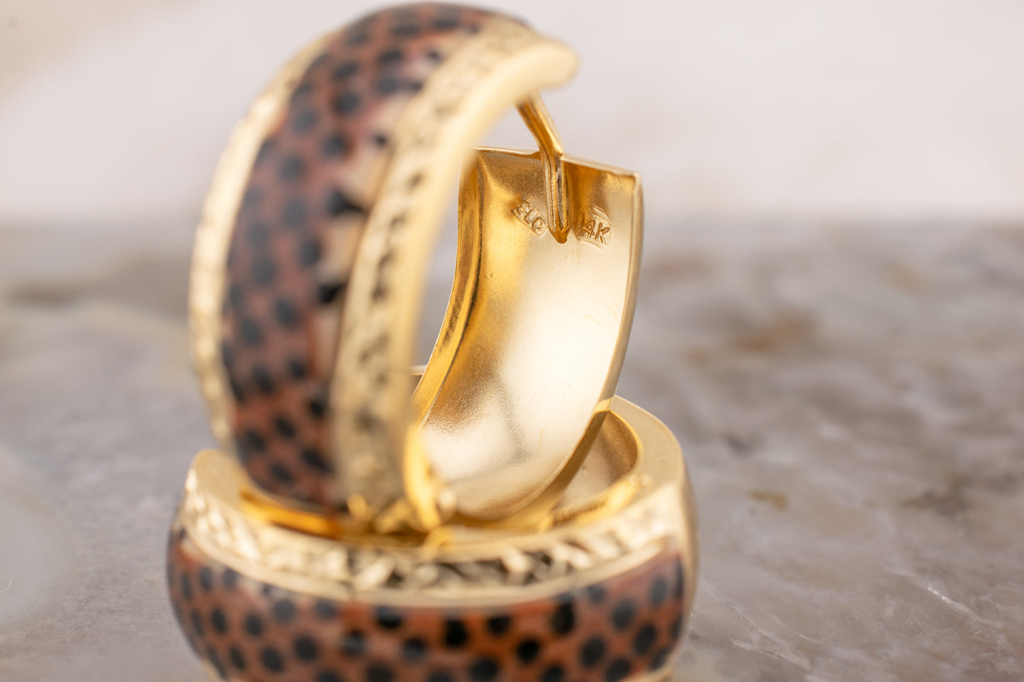 Vintage Estate 14 Karat Yellow Gold Cheetah Print Enamel Diamond Cut Hinged Huggie Hoop Earrings 21 mm