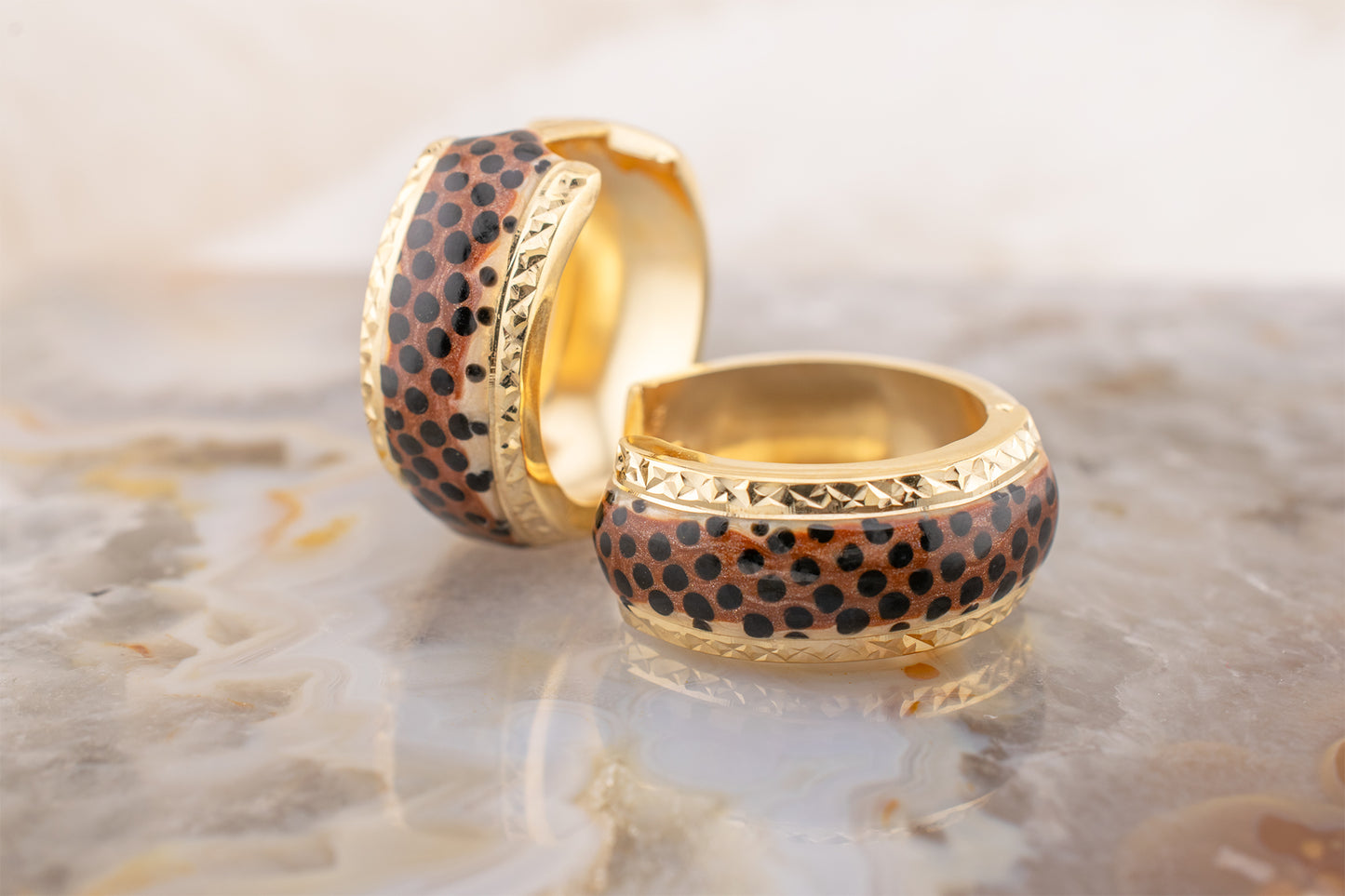 Vintage Estate 14 Karat Yellow Gold Cheetah Print Enamel Diamond Cut Hinged Huggie Hoop Earrings 21 mm