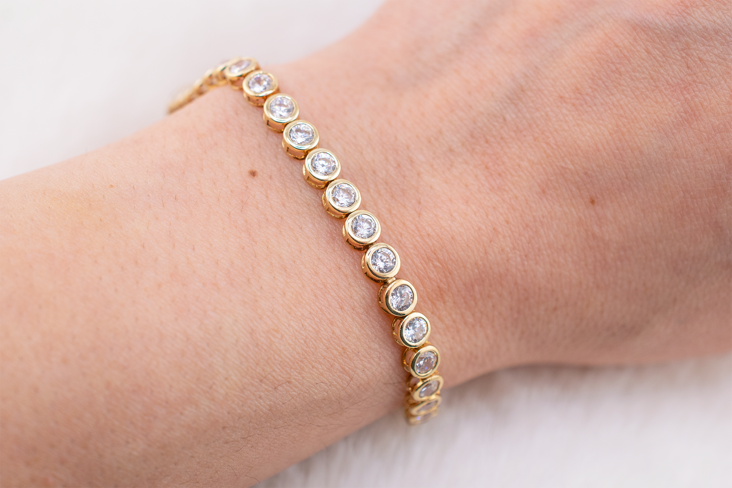 Dazzling Vintage 10 Karat Yellow Gold Bezel Set Cubic Zirconia Tennis Bracelet 6.75 Inches 4.7 mm