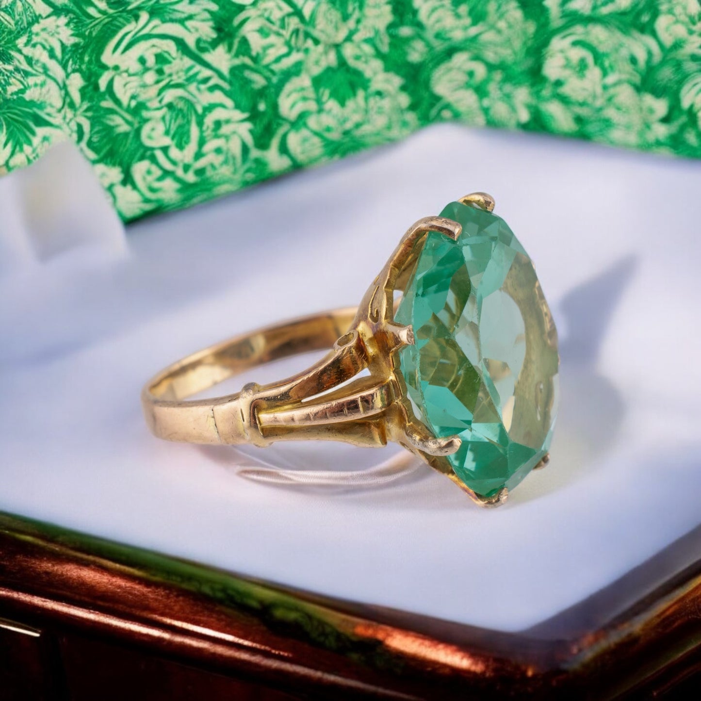Circa 1940s Vintage 10 Karat Yellow Gold 18.58 Carat Uranium Green Synthetic Spinel Cocktail Ring