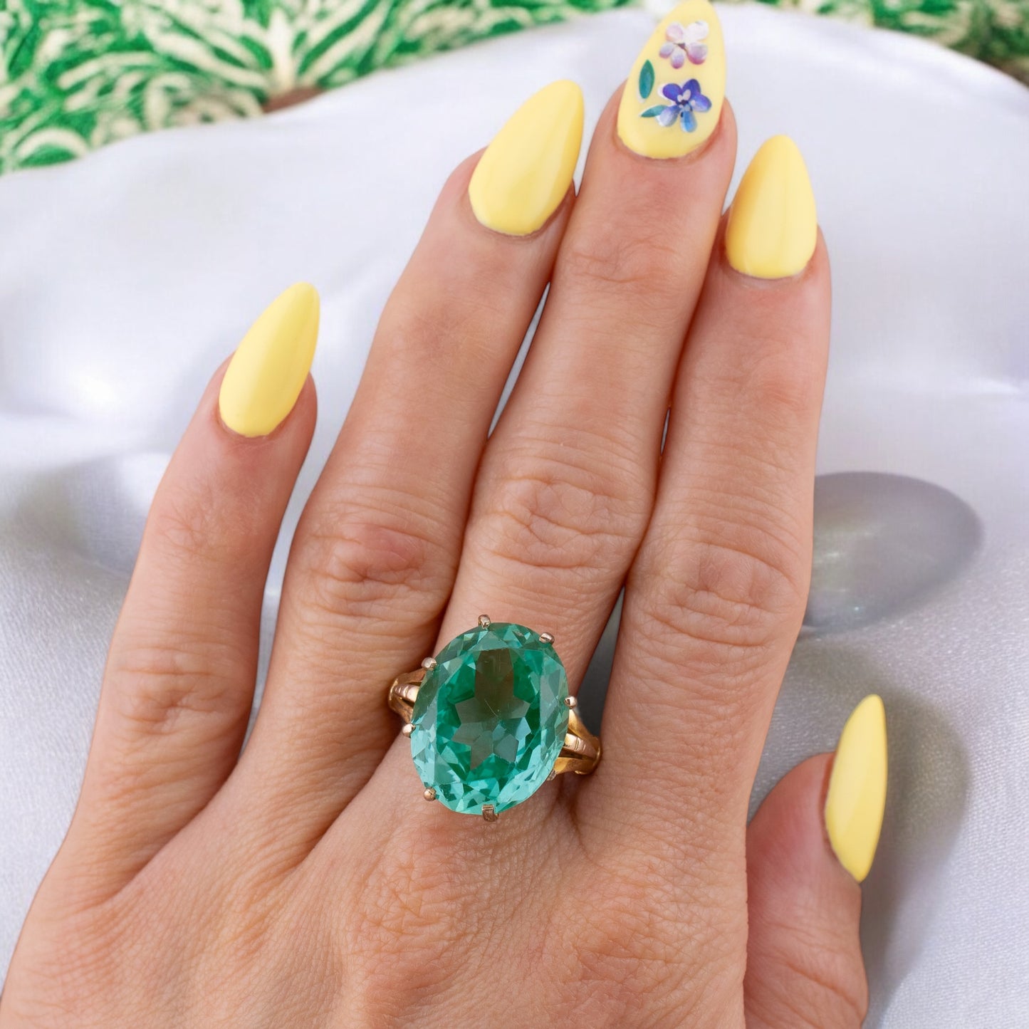 Circa 1940s Vintage 10 Karat Yellow Gold 18.58 Carat Uranium Green Synthetic Spinel Cocktail Ring