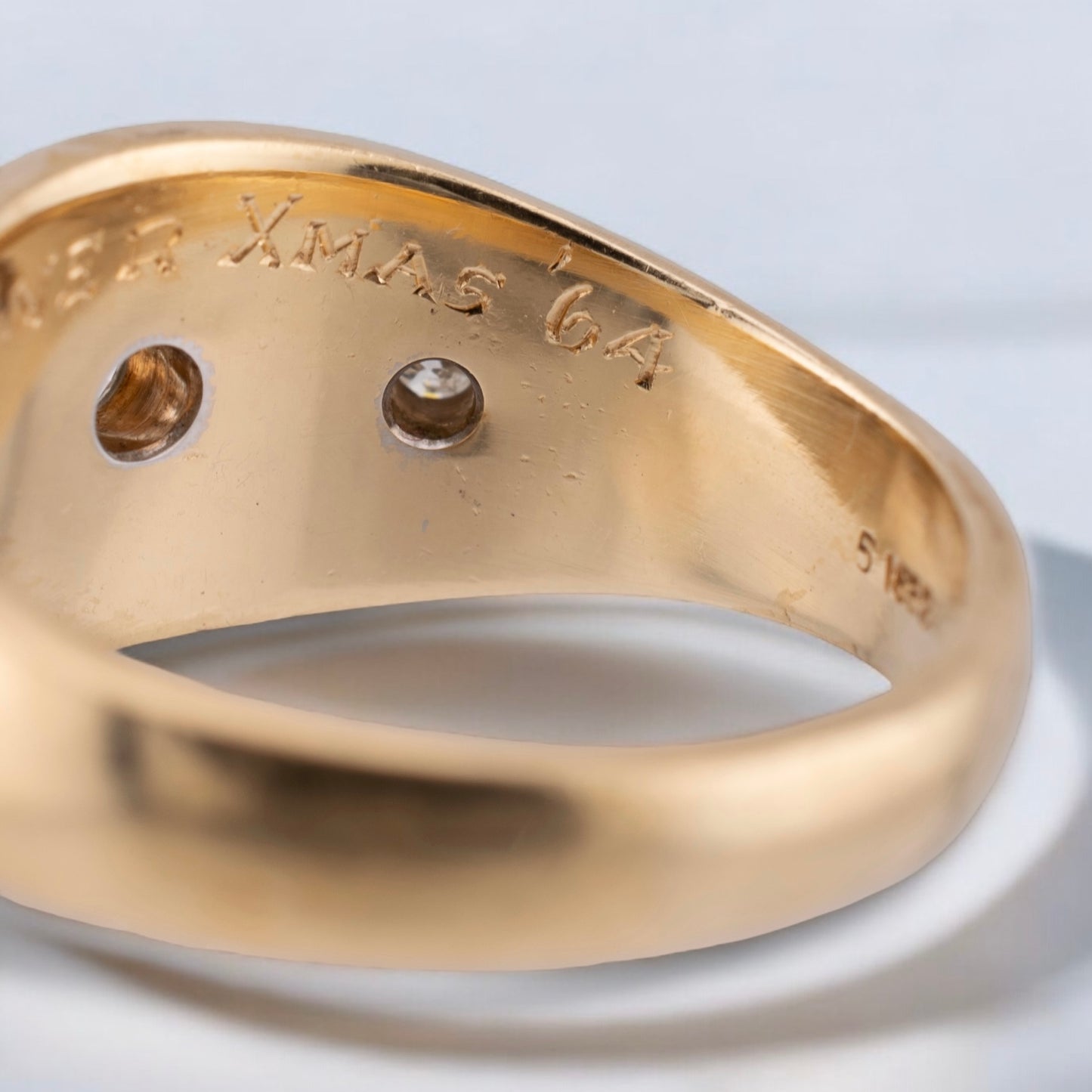 Unisex Retro Wide Band 1960s Vintage 14K Yellow Gold 0.20ctw. Diamond Ring Size 7.75