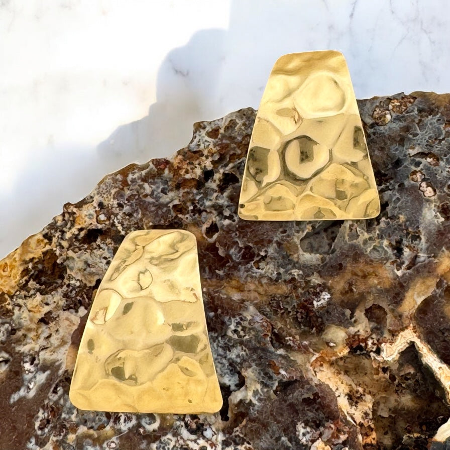 Vintage 14K Yellow Gold Hammered Flared Trapezoid Earrings 1" Long, 4.2g