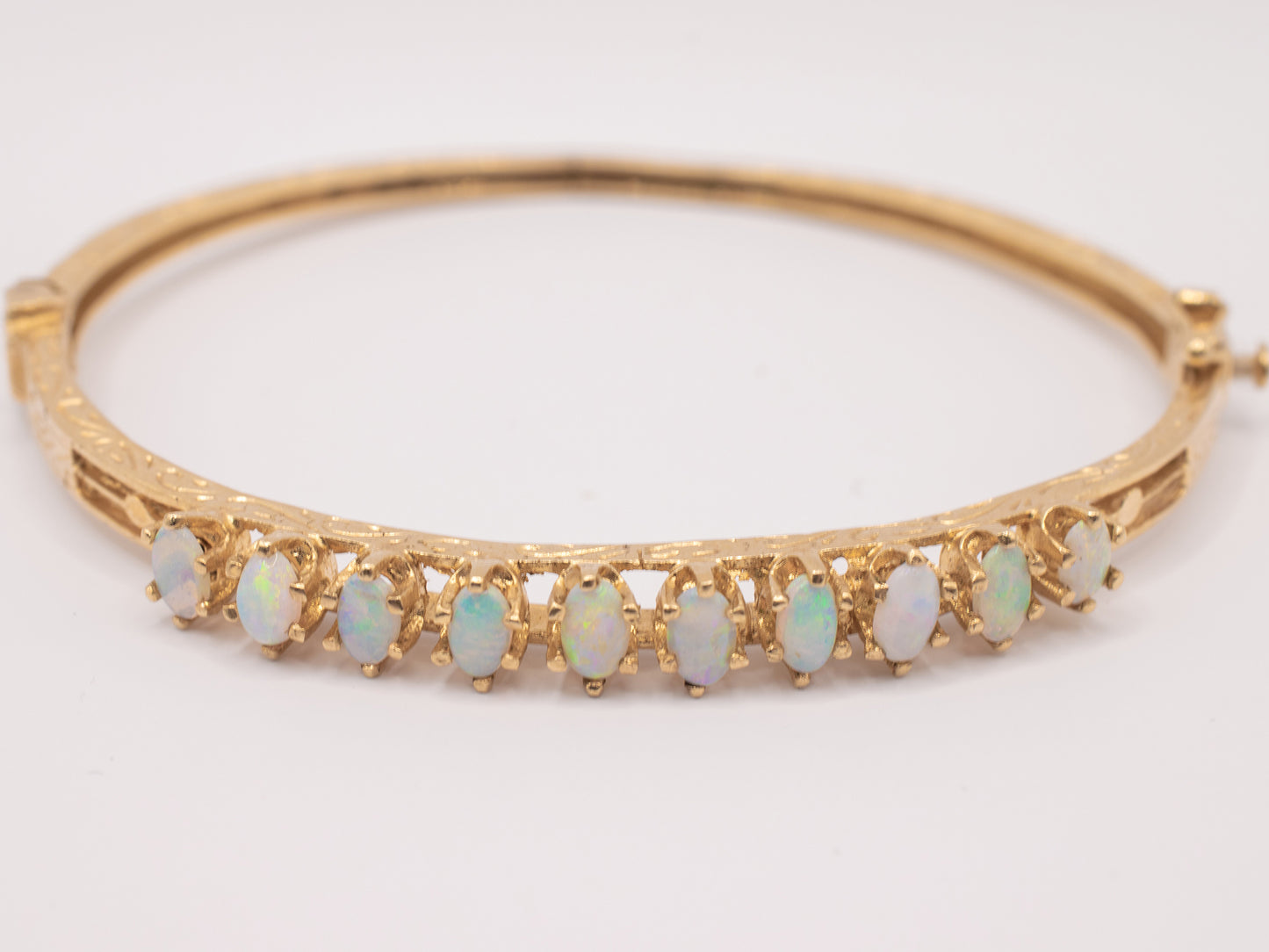 Vintage 14k Yellow Gold Opal Bangle