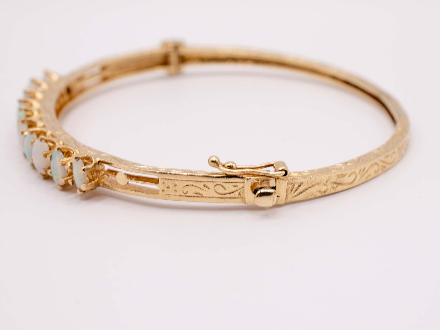 Vintage 14k Yellow Gold Opal Bangle