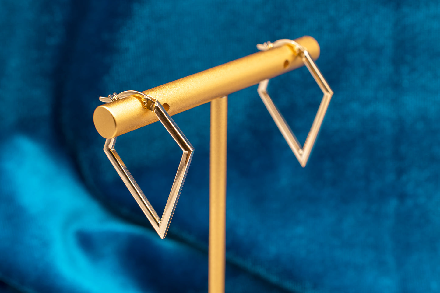 Minimalist 14 Karat Yellow Gold Diamond Shape Geometric High Polish Hoop Earrings 1.11 Inch Length