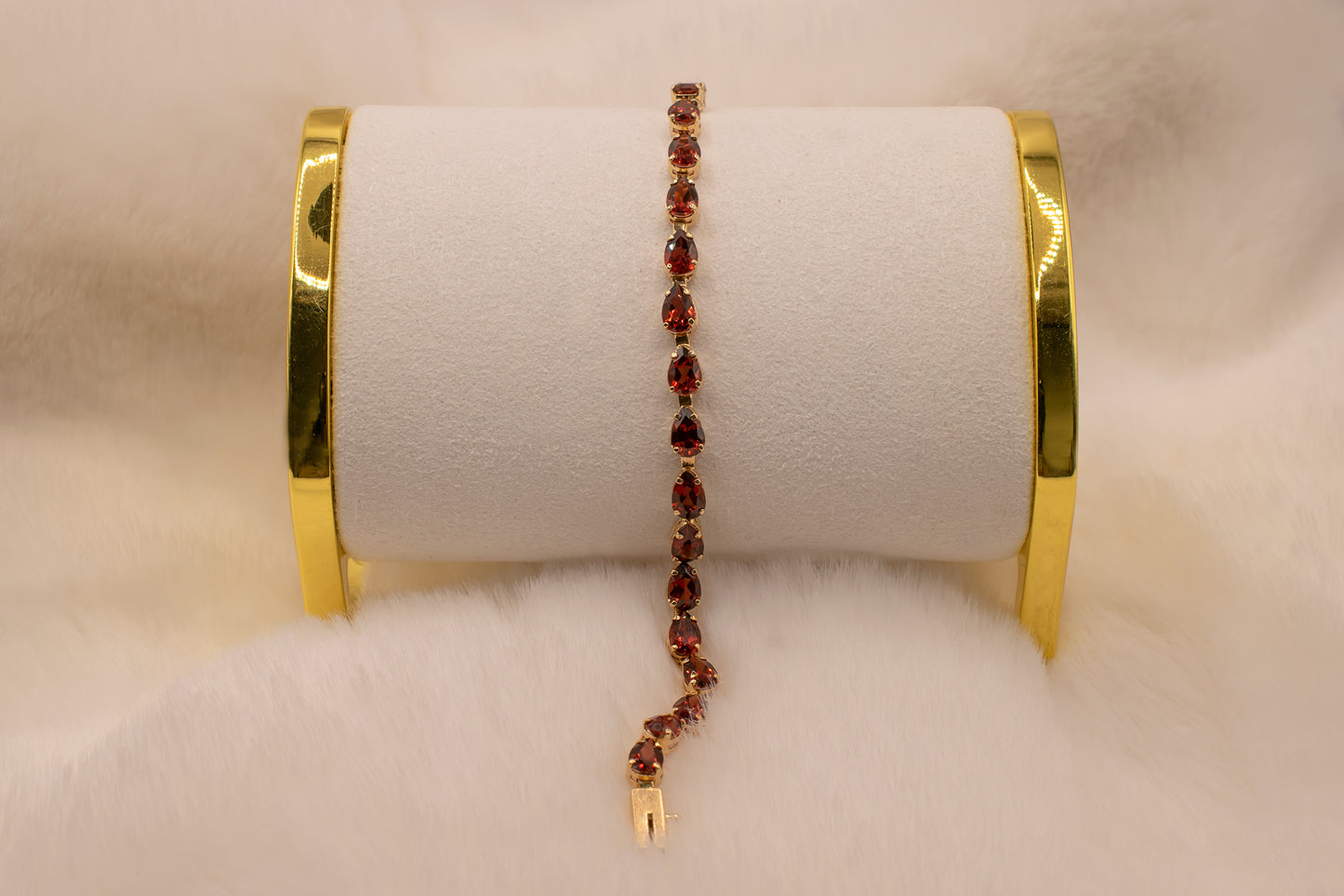 Vintage 14K Yellow Gold Pear Shape Garnet Tennis Line Bracelet 8 Inches