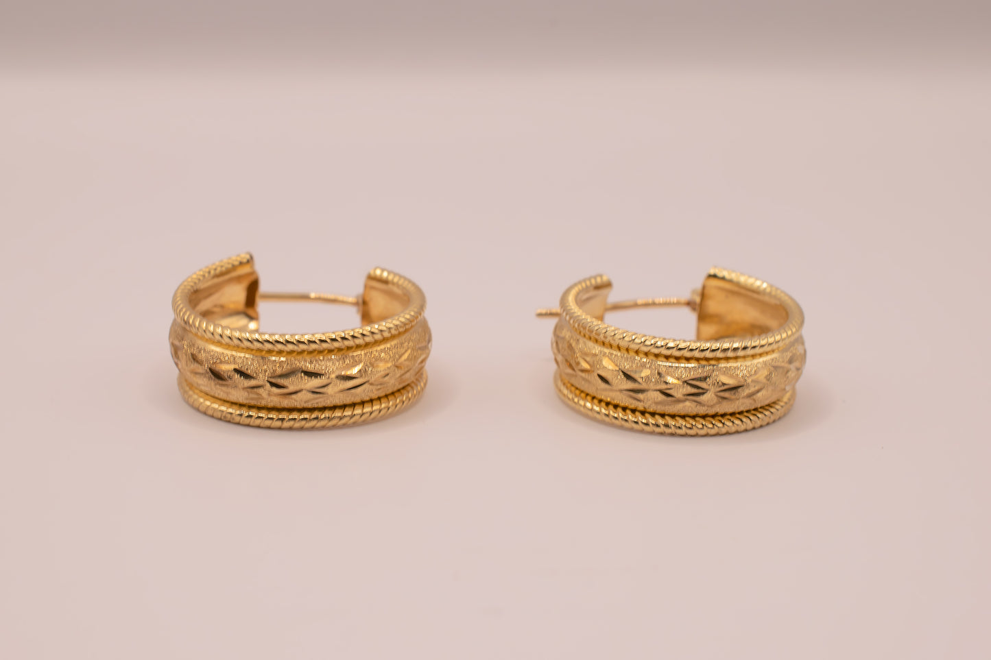 Vintage 10k Yellow Gold Coin Edge Diamond Cut Latch Back Earrings