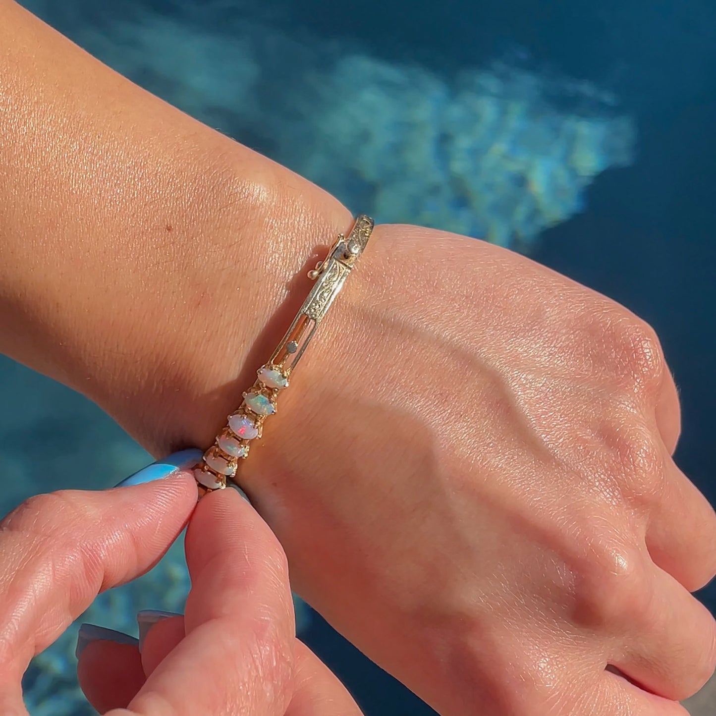 Vintage 14k Yellow Gold Opal Bangle