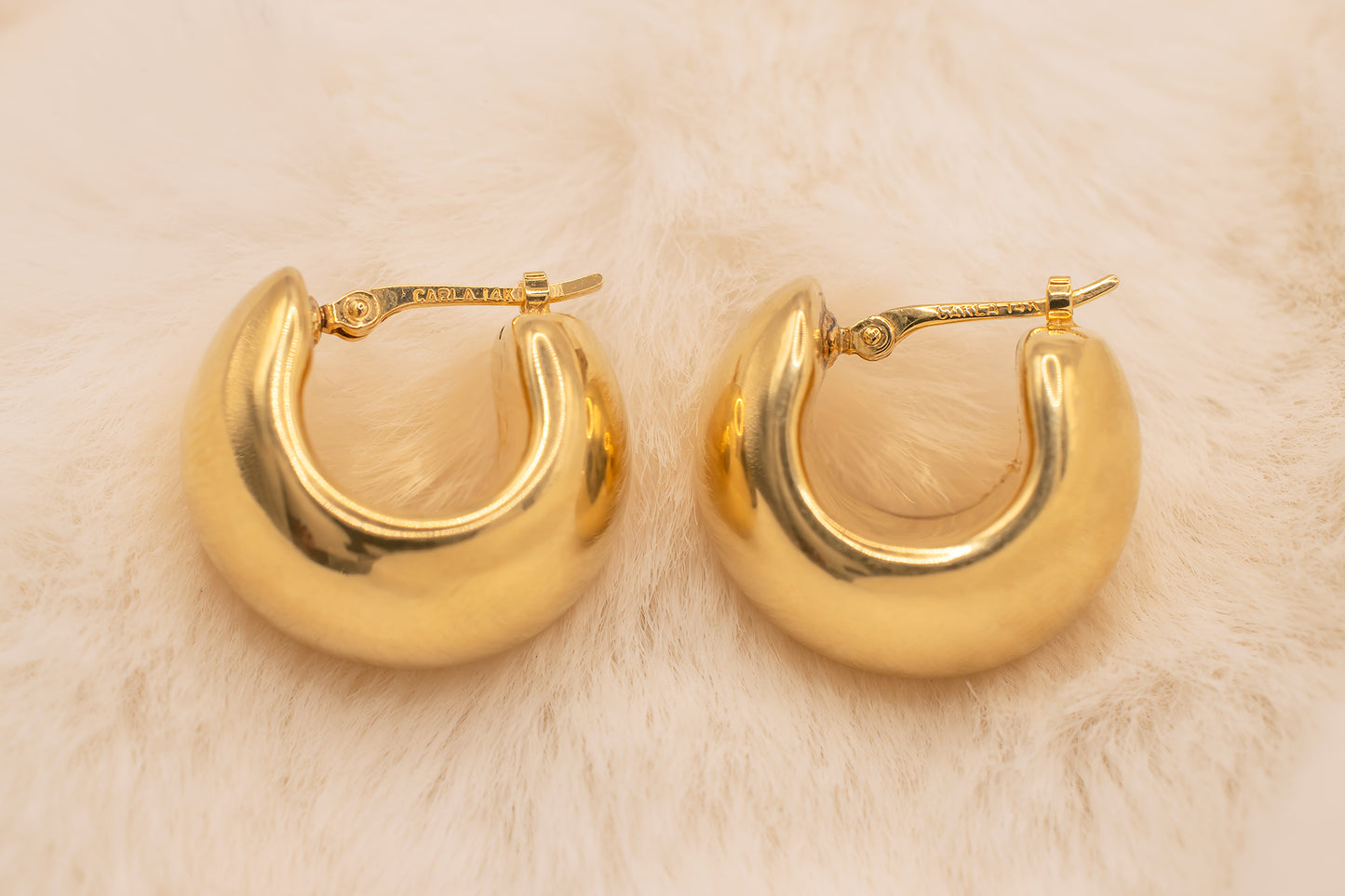Vintage 14K Yellow Gold High Polish Wide Dome Contemporary Style Hoop Earrings