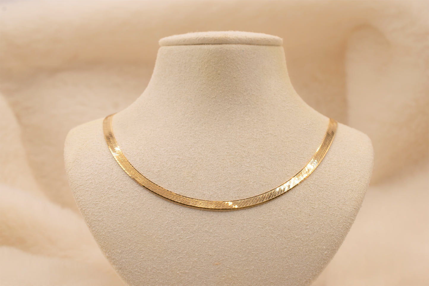 Vintage 14K Yellow Gold Italian 3mm Herringbone Chain Necklace 16 Inches