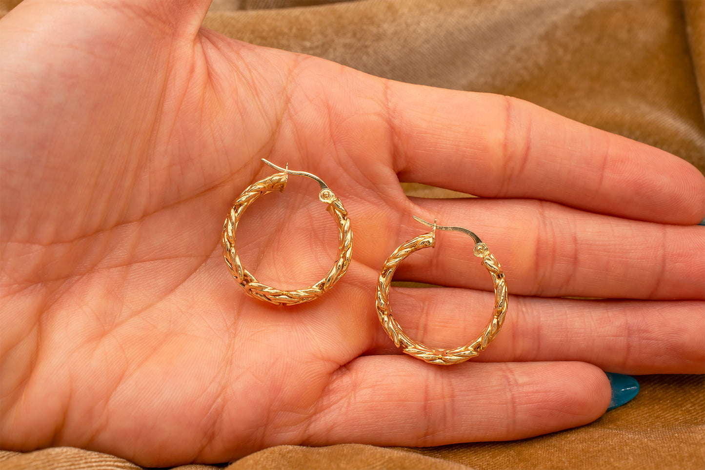 Vintage 14K Yellow Gold Byzantine Chain Style 23mm 1 Inch Drop Length Hoop Earrings