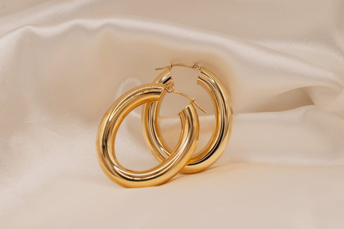 Vintage Estate 14K Yellow Gold Thick Oval Latch back Hoop Earrings 1 inch Drop