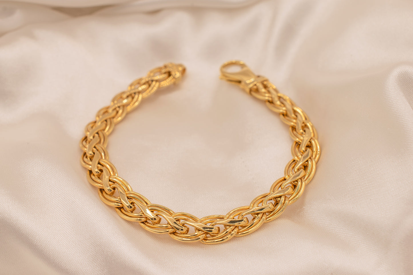 Vintage Estate 14K Yellow Gold Italian Braided Bracelet With Large Lobster Clasp 8mm 7 Inches