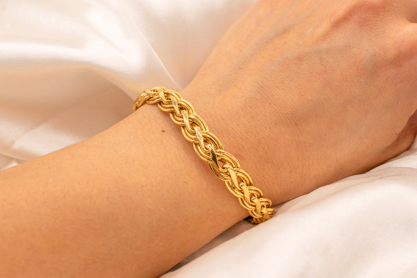 Vintage Estate 14K Yellow Gold Italian Braided Bracelet With Large Lobster Clasp 8mm 7 Inches