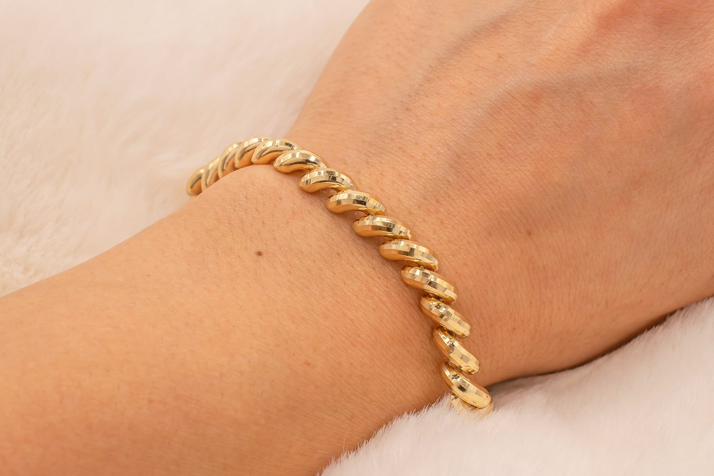 Vintage 14K Yellow Gold San Marco Macaroni Link Bracelet With Shimmering High Polish Finish 7 1/2 inches