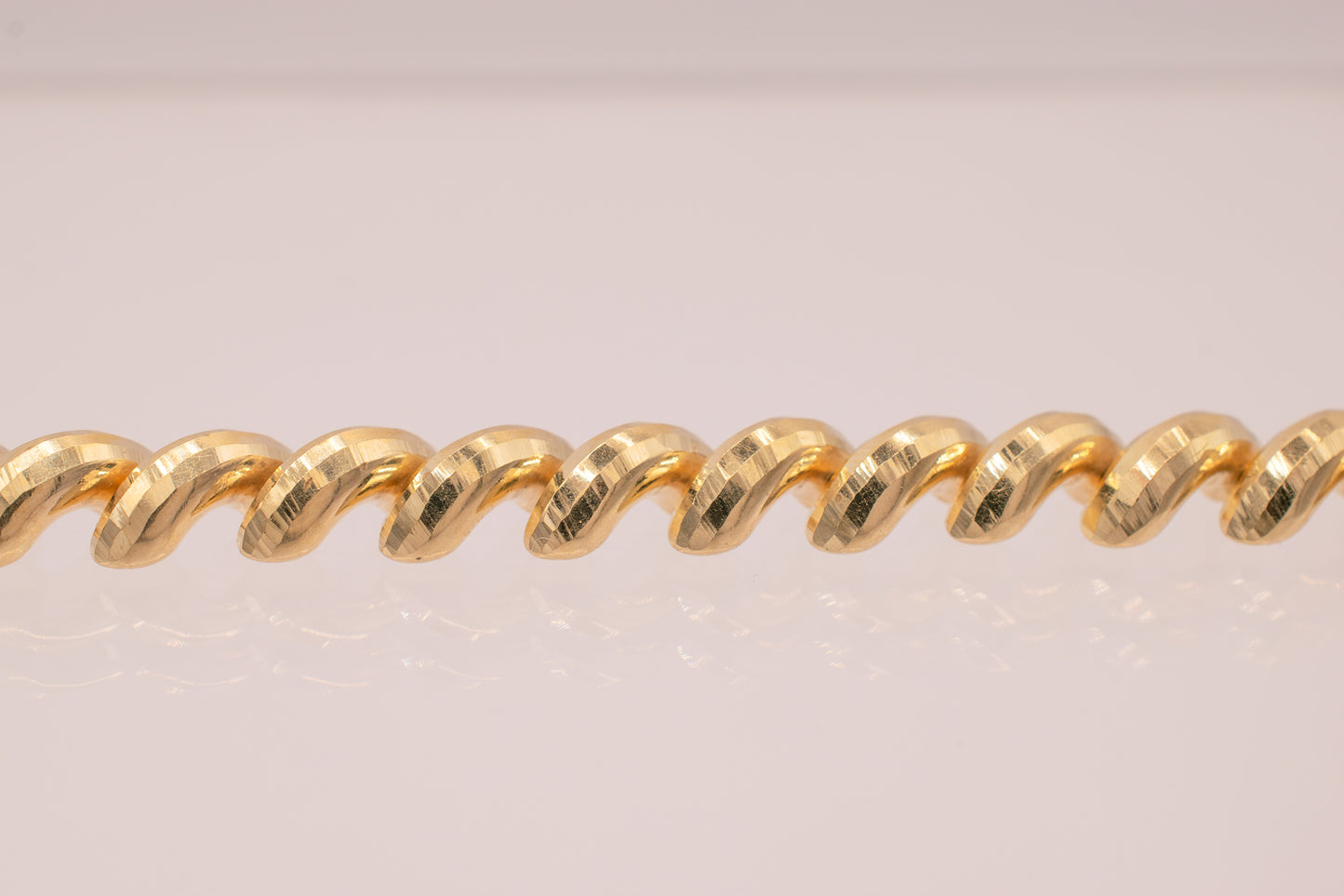 Vintage 14K Yellow Gold San Marco Macaroni Link Bracelet With Shimmering High Polish Finish 7 1/2 inches