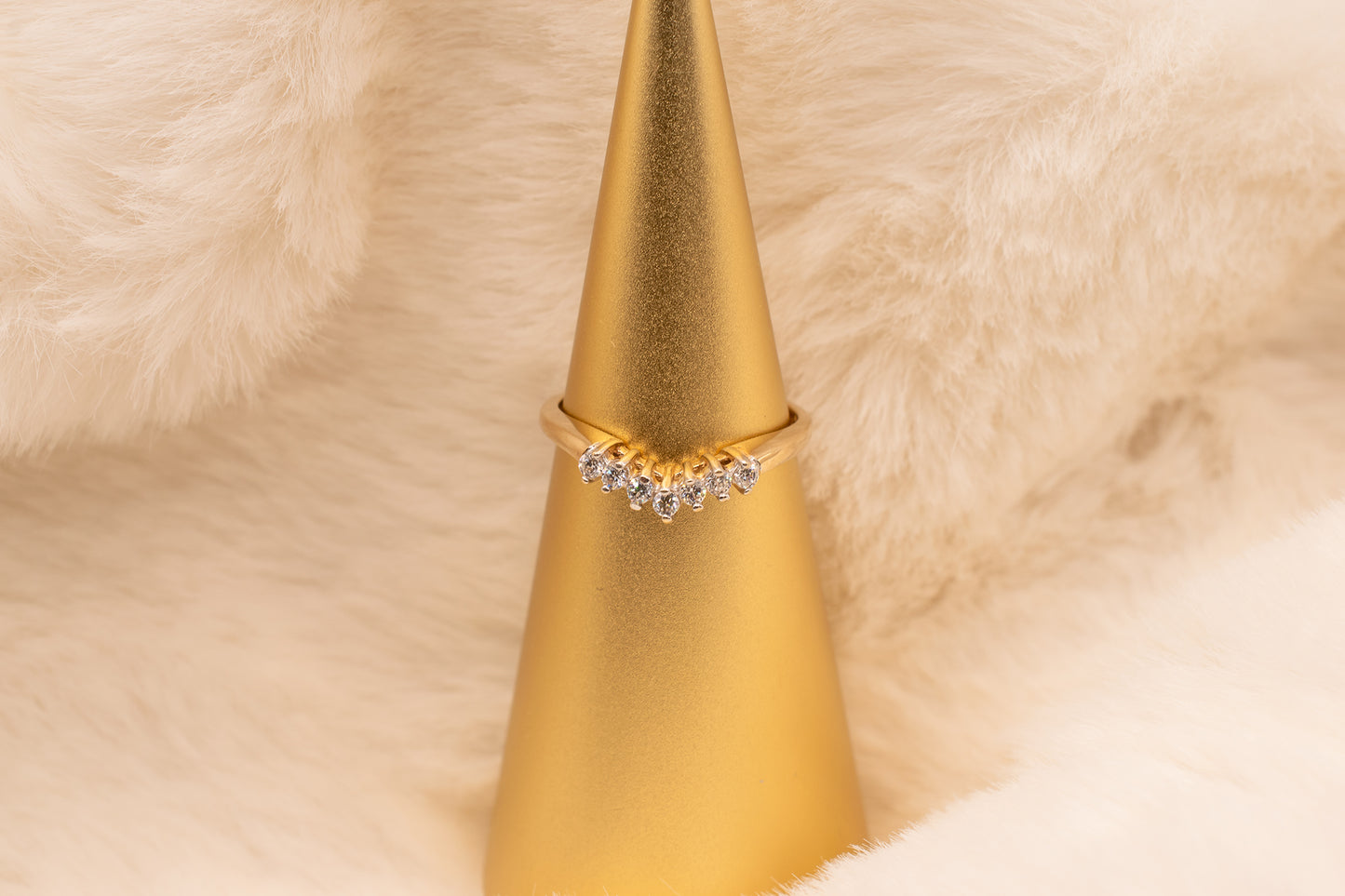 Vintage 10K Yellow Gold Diamond Simulant Cubic Zirconia "V" shaped Ring Size 6